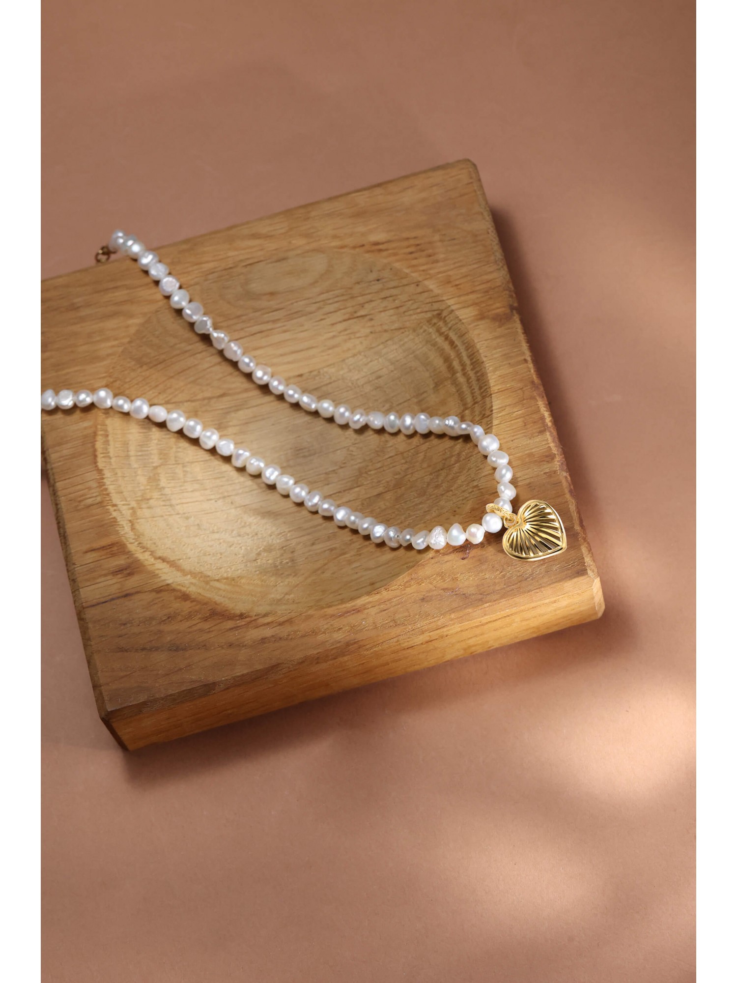 Chain necklace with freshwater pearl charms CALISTA